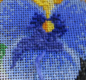 pixel shading in needlepoint pansy - uneven outlines
