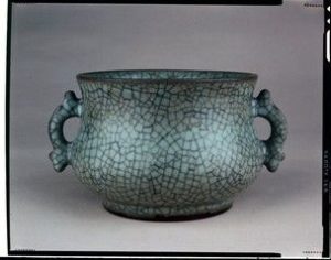 Ming dynasty pot with crazed glaze from the British Museum