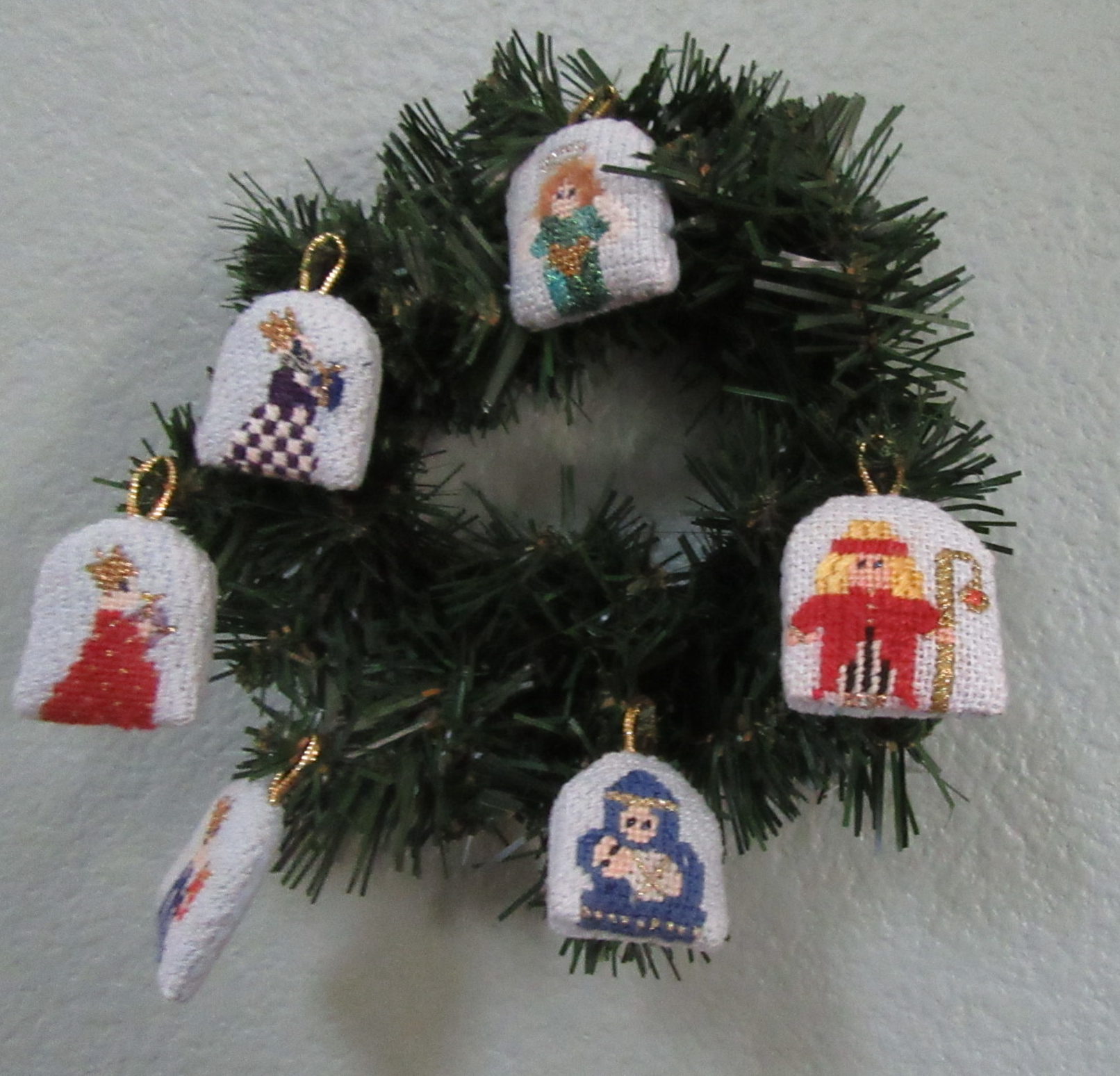 Tree ornament  Holiday cross stitch, Needlepoint christmas ornaments,  Christmas cross stitch